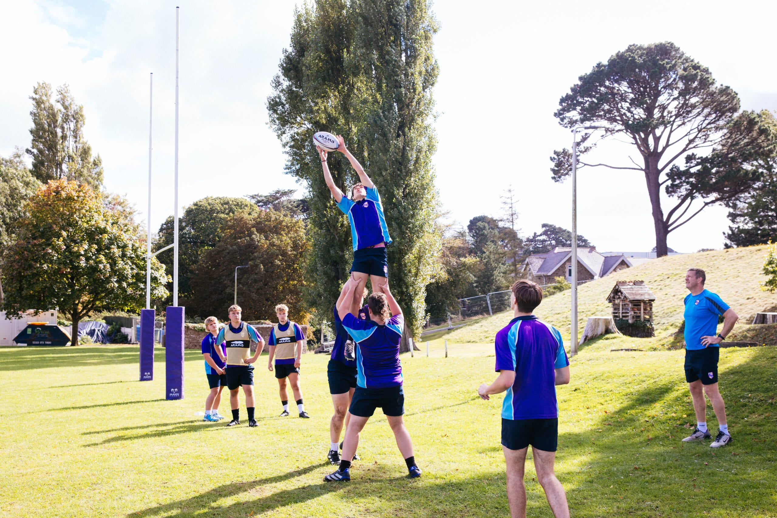 Kingsley School Bideford, ein Internat in England, bekannt für seine Rugby-Programme und sein hohes akademisches Niveau.