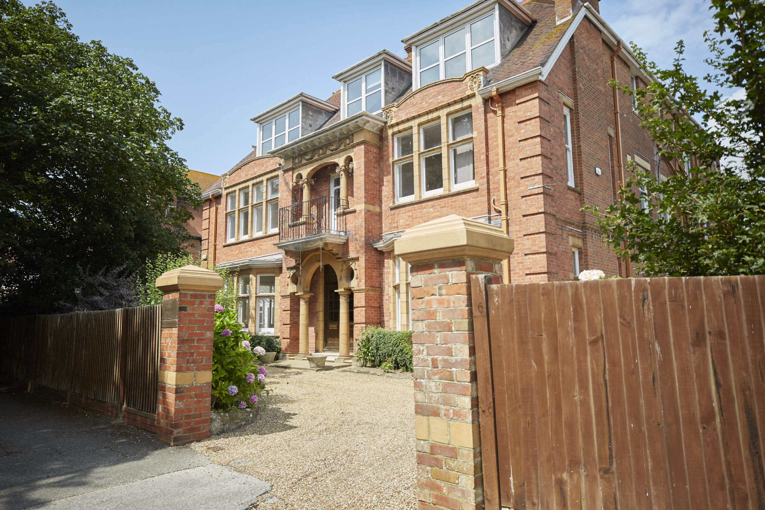 Earlscliffe College Earlscliffe College