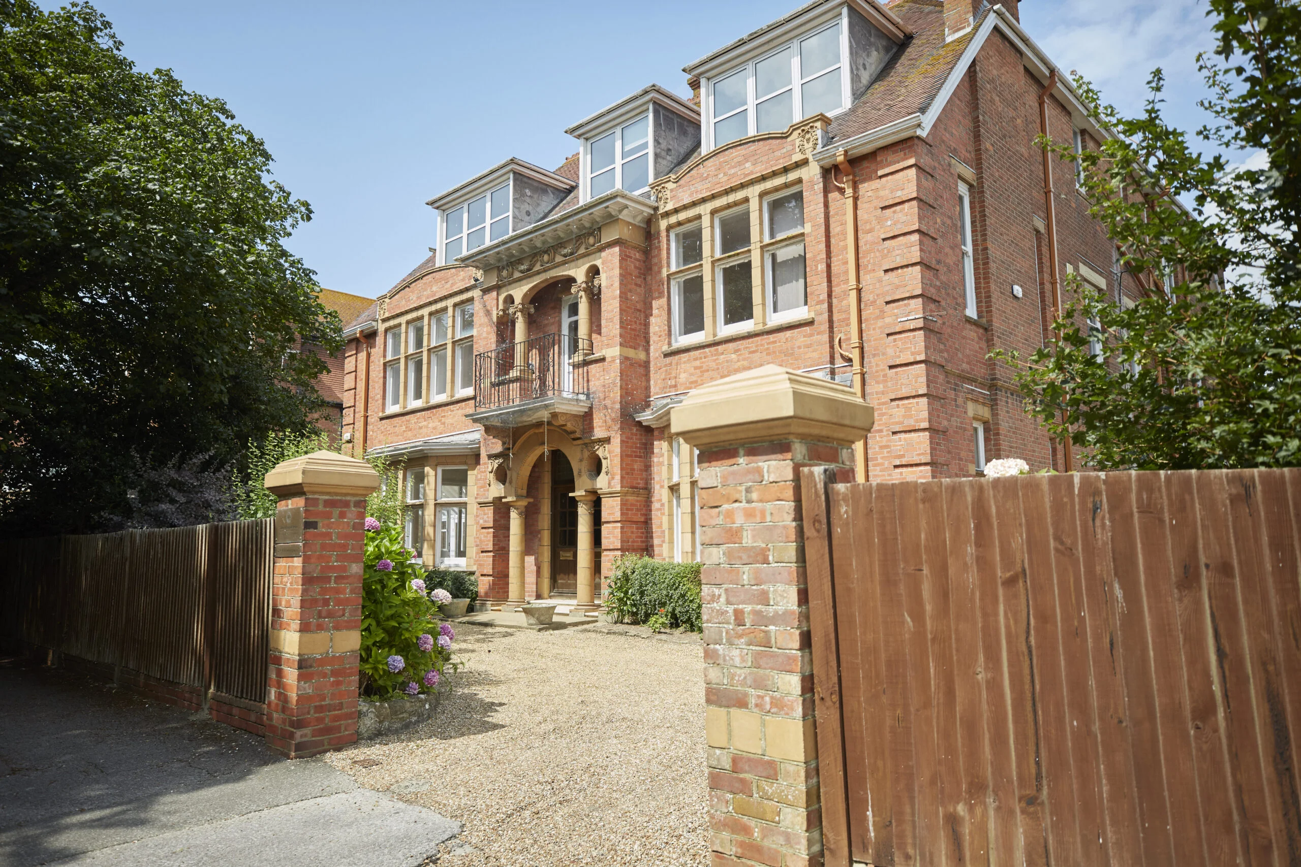 Earlscliffe College
