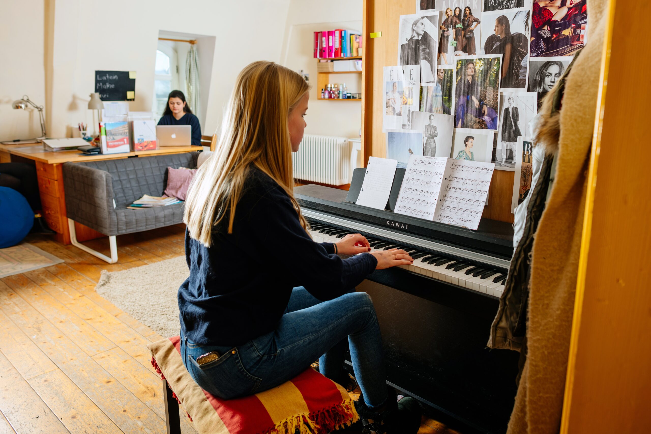 Klosterschule Roßleben Musik. Eine Internatsschule in Deutschland, die für ihre hervorragende musikalische Ausbildung bekannt ist. Die Schule bietet eine Vielzahl von Musikprogrammen, die die Kreativität und das Talent der Schüler fördern.