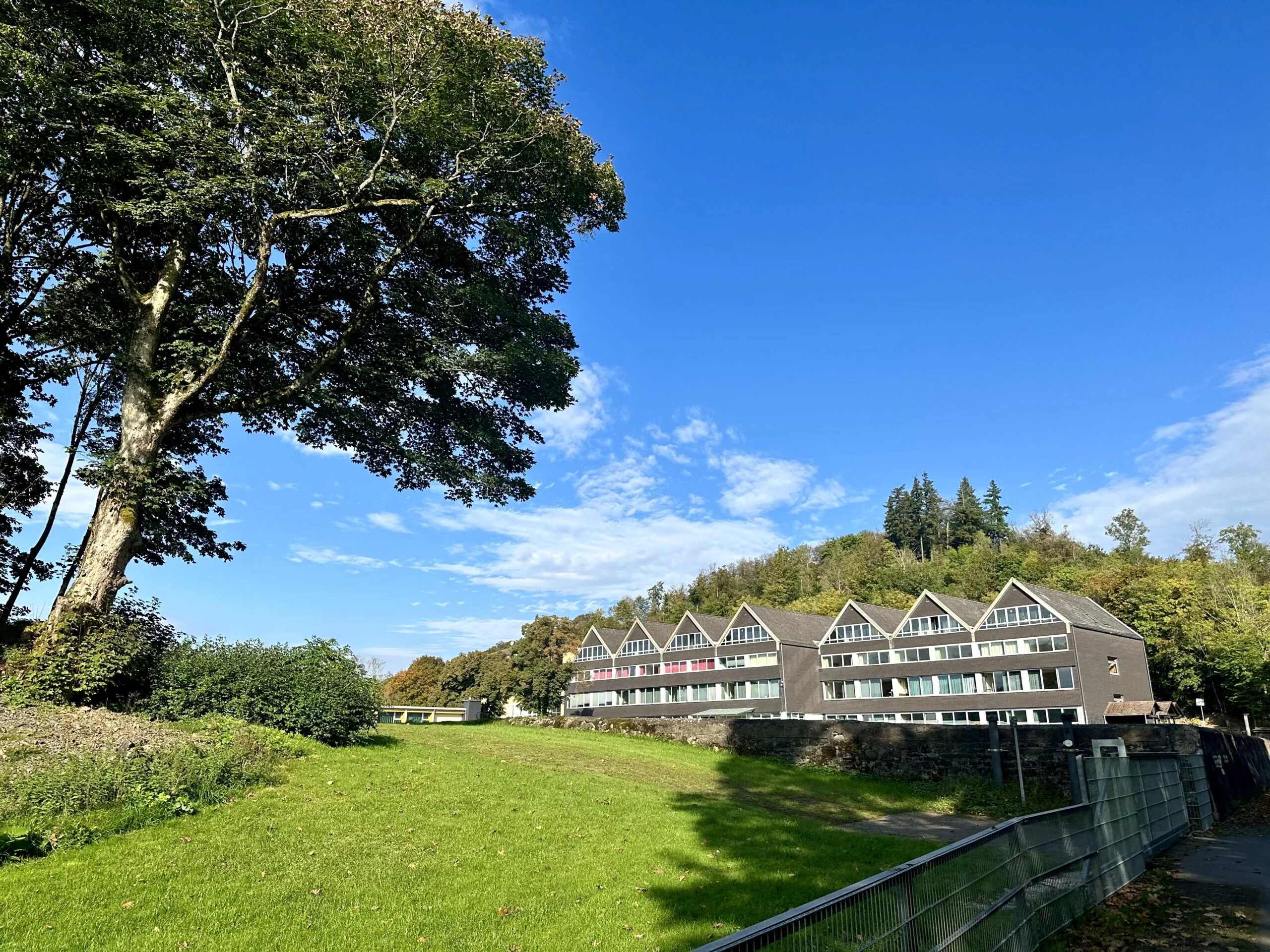 Internat Schloss Wittgenstein in Deutschland verfügt über einen beeindruckenden Campus, der eine inspirierende Lernumgebung für Schüler bietet, um ihre persönliche Entwicklung zu fördern.