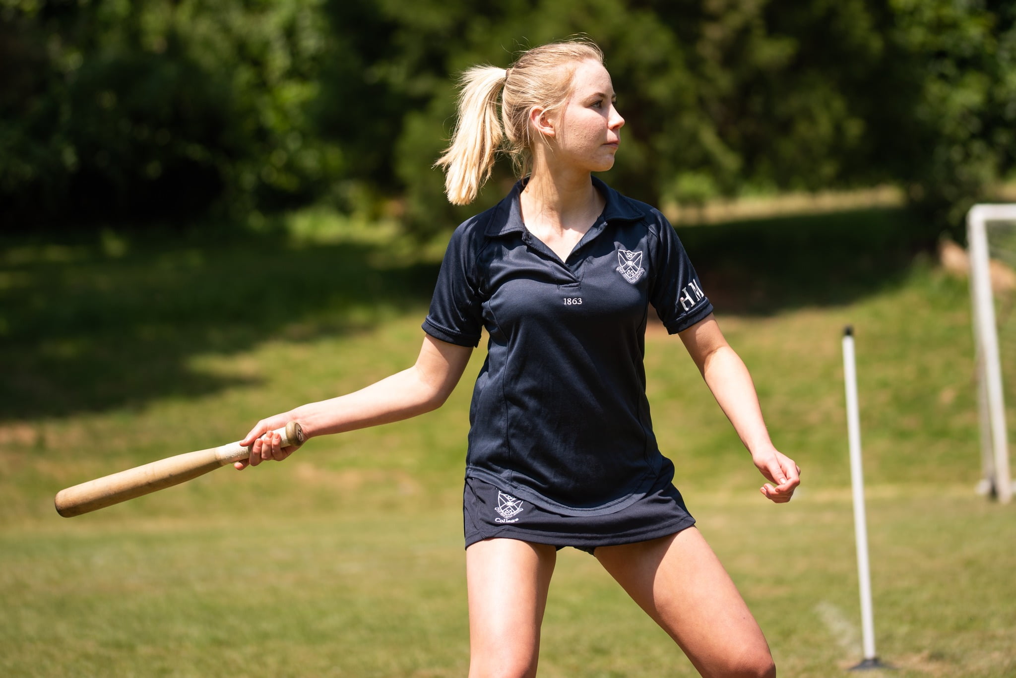 Das Tettenhall College in Großbritannien ist eine Internatschule, die eine Vielzahl an typisch britischen Sportarten wie Rugby, Fußball, Cricket, Hockey und Tennis anbietet. Zusätzlich umfasst das Sportangebot auch Turnen, Fechten, Bogenschießen, Yoga, Step-Aerobic und Karate.