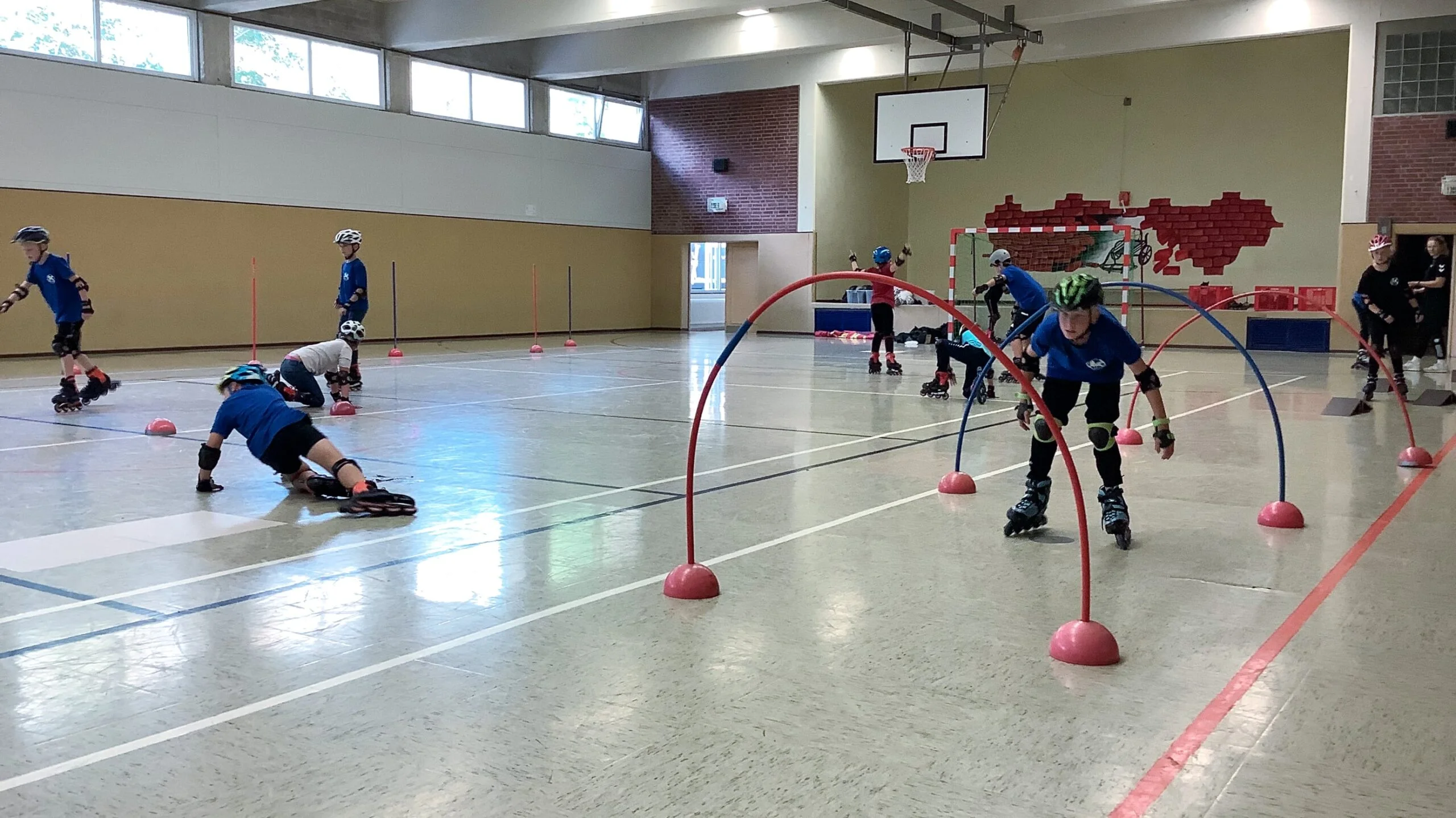 Internat Schloss Wittgenstein in Deutschland bietet vielfältige Sportaktivitäten, die den Schülern helfen, ihre körperlichen Fähigkeiten zu verbessern.