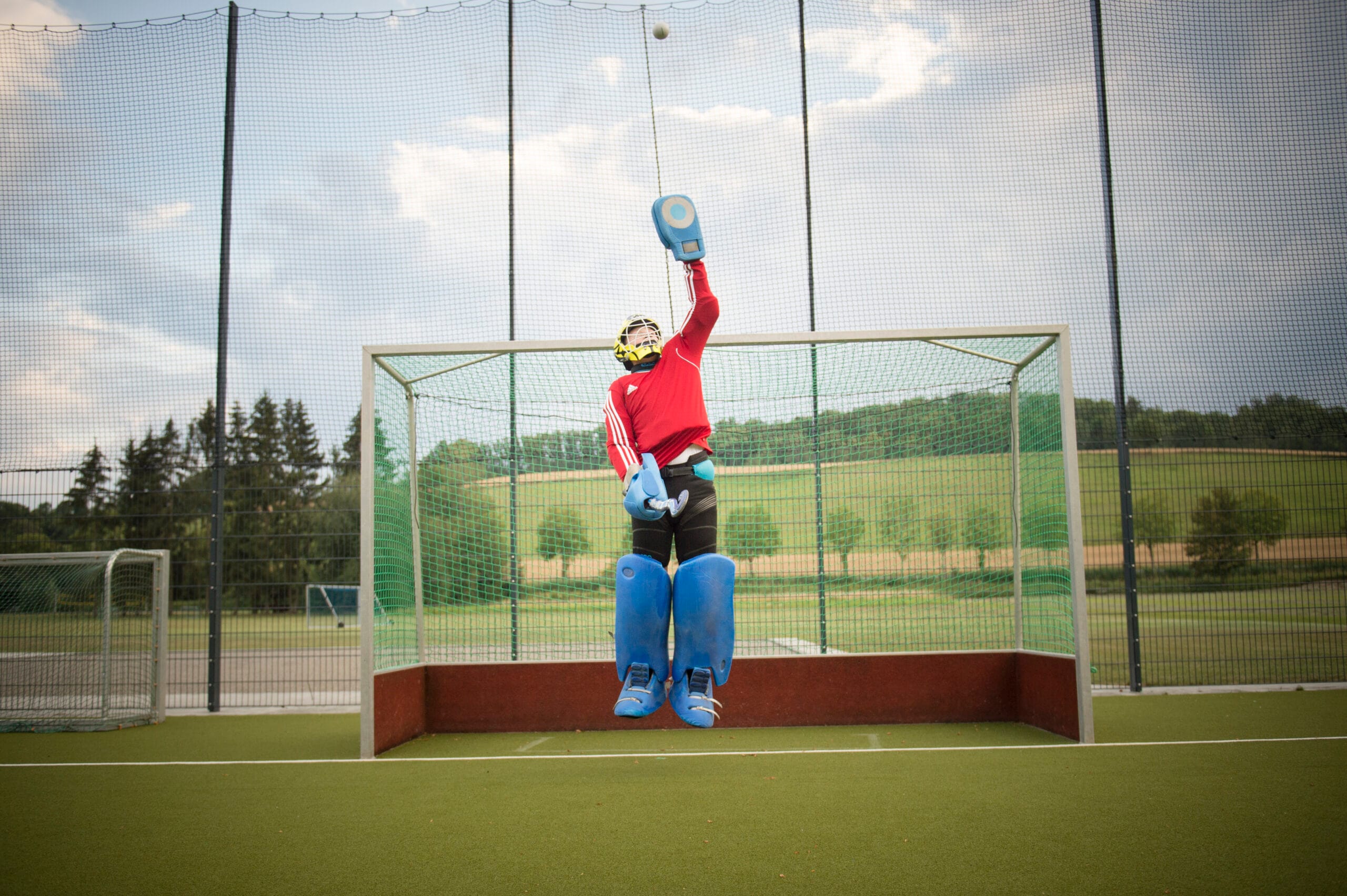 Schule Schloss Salem in Deutschland bietet ein vielfältiges Sportprogramm, zu dem auch Hockey gehört. Schüler und Schülerinnen haben die Möglichkeit, ihre sportlichen Fähigkeiten zu entwickeln und Teamgeist zu stärken.