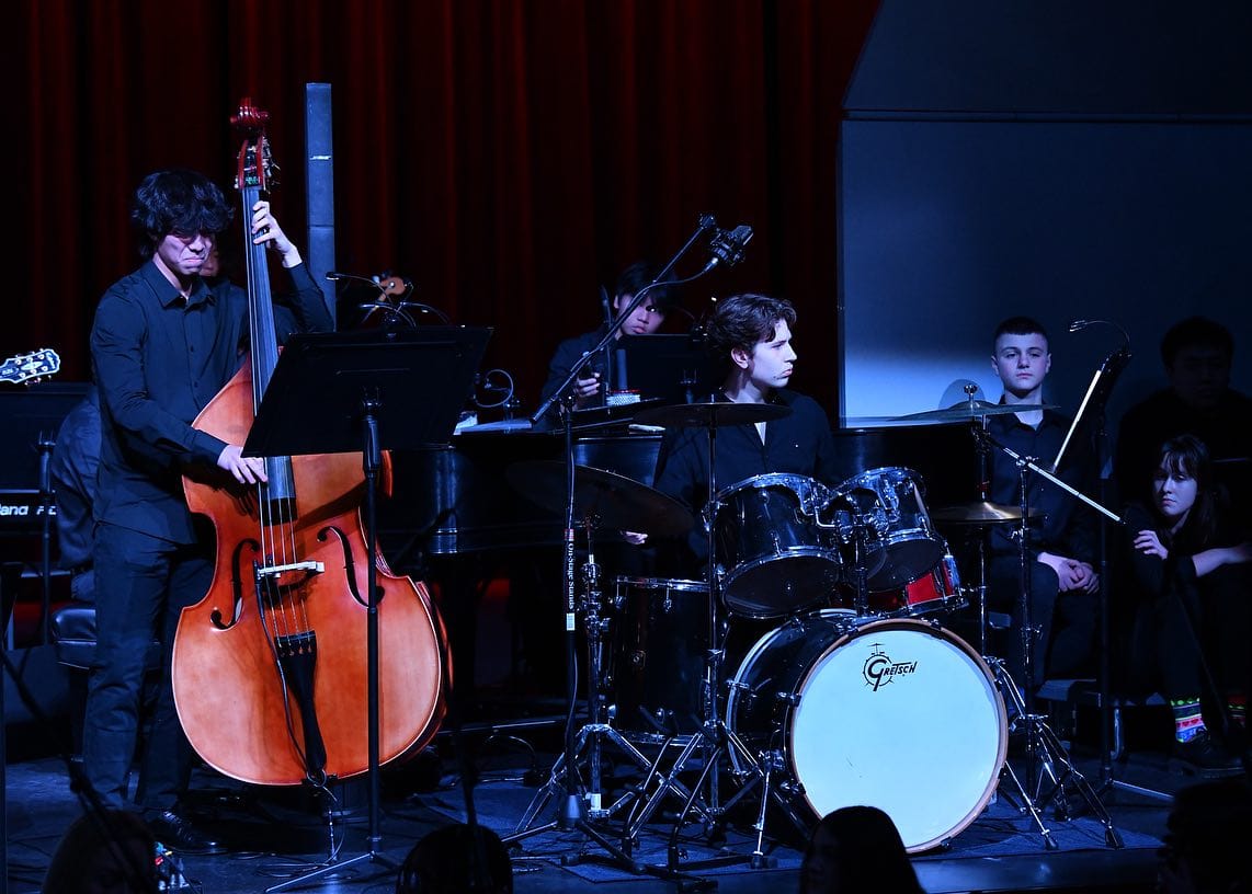 Frederick Gunn School in Kanada bietet eine breite Palette künstlerischer Möglichkeiten, insbesondere im Bereich Musik. Schülerinnen und Schüler können an Chören, Instrumentalensembles und individuellen Musikstunden teilnehmen, um ihre musikalischen Fähigkeiten zu fördern.