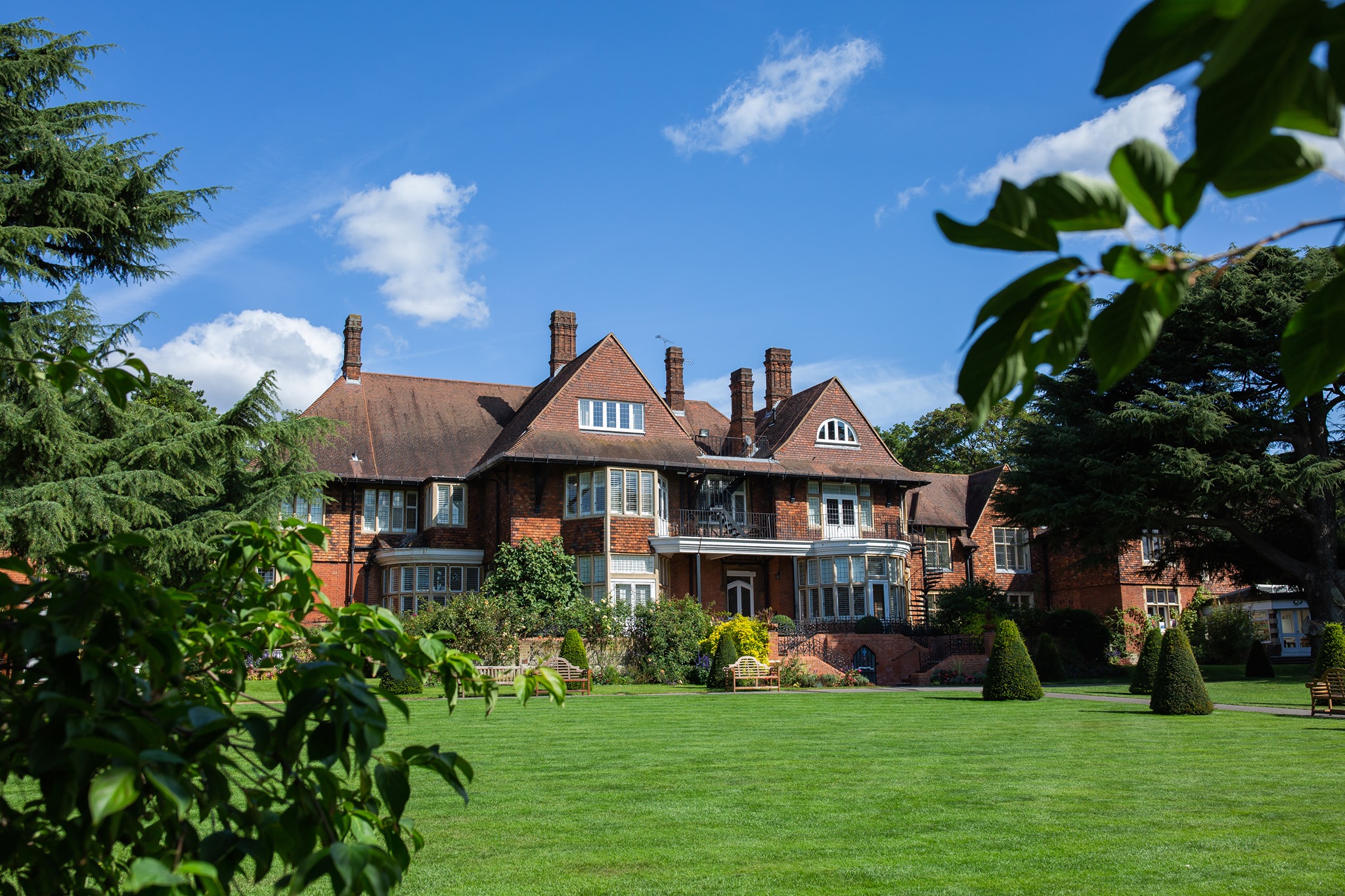 Marymount International School London ist ein Internat für Mädchen in England. Der Campus ist grün und ruhig gelegen.