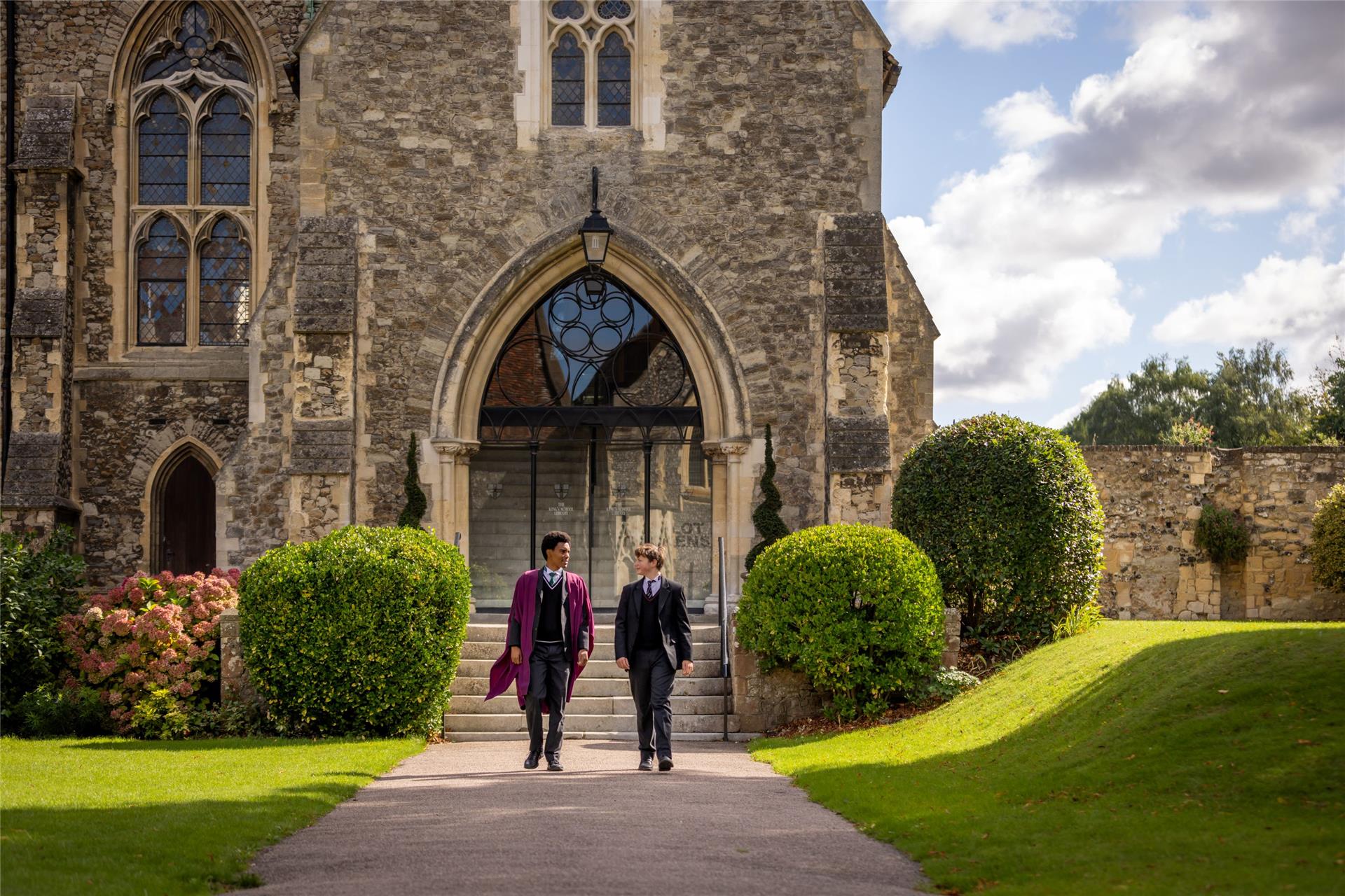 the king's school canterbury Ansicht des ikonischen Geländes der The King’s School, Canterbury, einer historischen britischen Internatsschule mit Wurzeln bis ins Jahr 597.