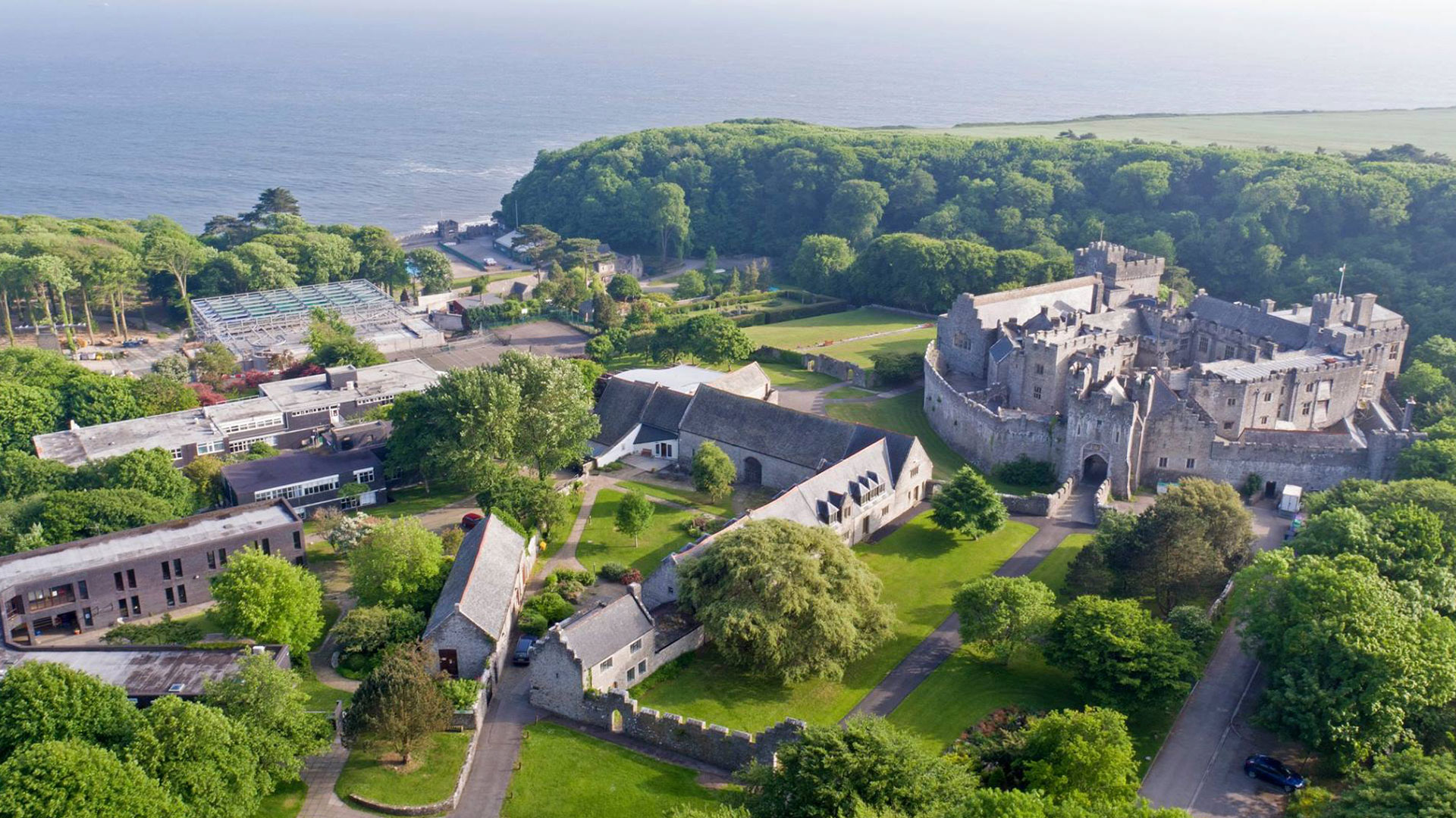 Der Campus des UWC Atlantic College, einer angesehenen britischen Internatsschule in Wales.