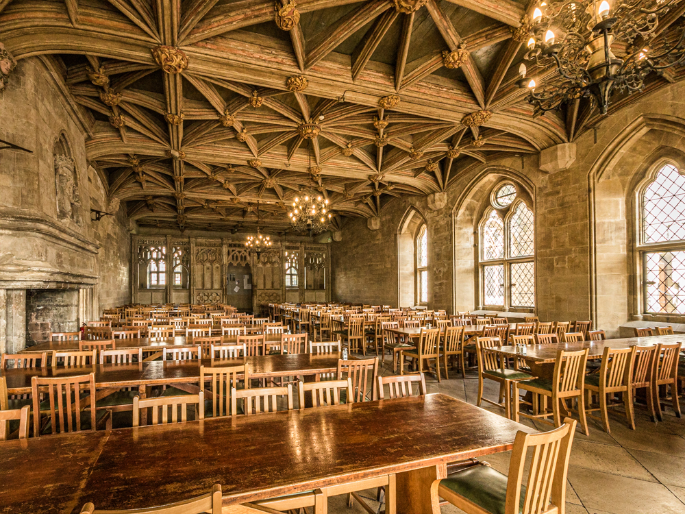 Die Dining Hall des UWC Atlantic College, einer internationalen britischen Internatsschule.