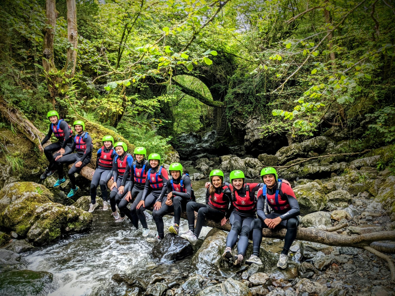 Outdoor-Erlebnisse am UWC Atlantic College, einer angesehenen britischen Internatsschule in Wales.