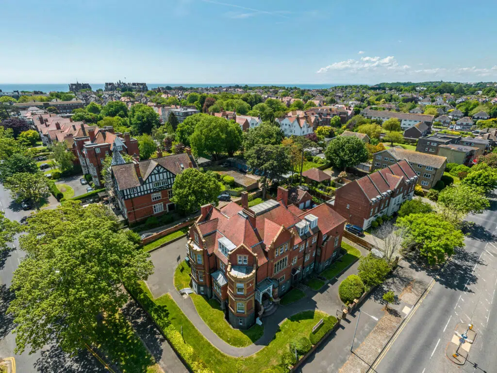 Earlscliffe College